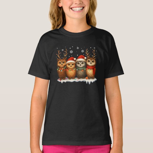 Camiseta Corujas de Natal Fofas com Chapéus de Papai Noel e (Frente)
