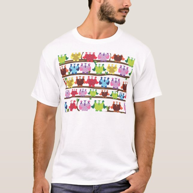 Camiseta Corujas engraçadas sentadas em um padrão de galho (Frente)