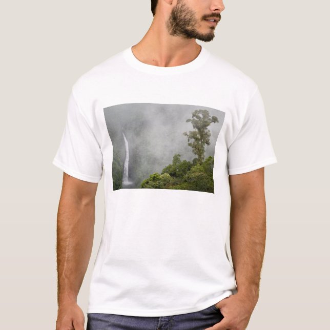 Camiseta Costa Rica, floresta em nuvens em montanhas perto  (Frente)
