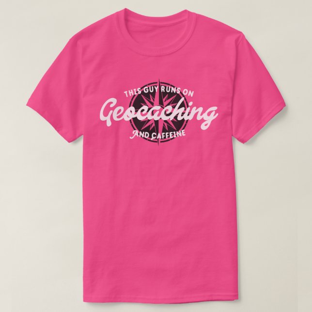 Camiseta Cota De Caras Geocaching E Caffeine (Frente do Design)