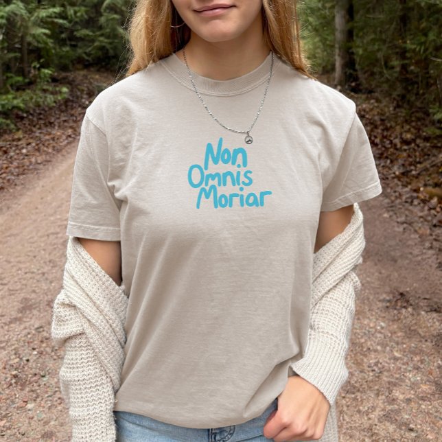 Camiseta Cota Latina Antiga, com letra azul, com letra de m (Criador carregado)