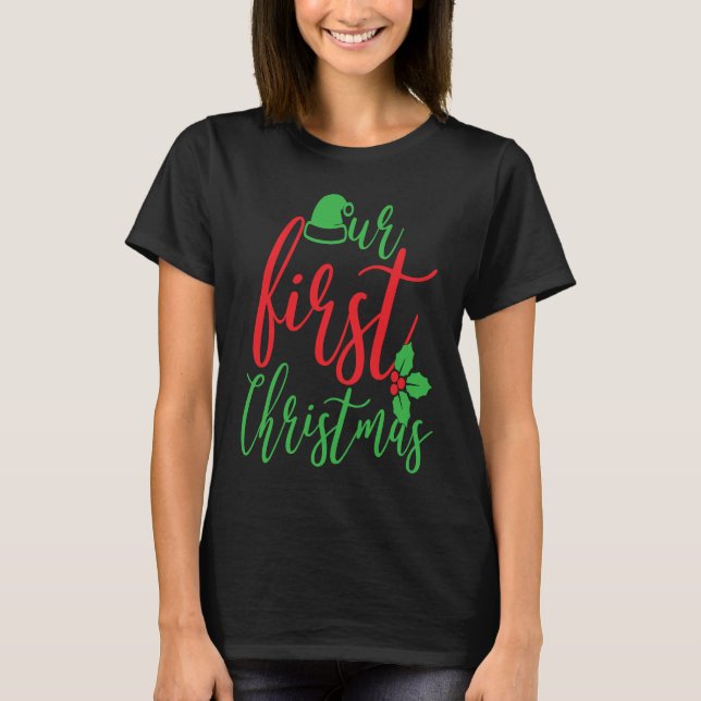 Camiseta Couple Wife Husband Our First Christmas 2022 (Frente)