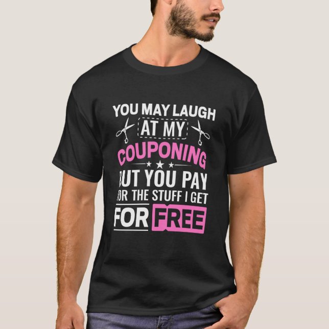 Camiseta Couponing Save You Laugh At My Couponing But You P (Frente)