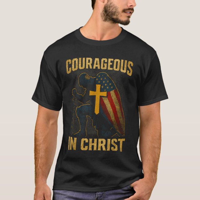 Camiseta Courageous In Christ Knight Cross Patriotic Usa Fl (Frente)