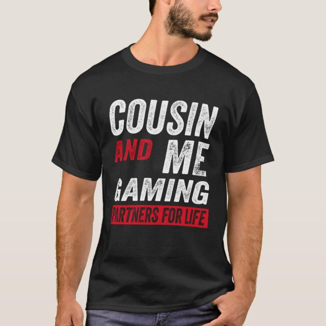 Camiseta Cousin And Me Gaming Partners For Life Video Game (Frente)