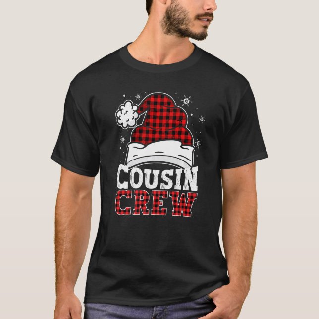 Camiseta Cousin Crew Buffalo Red Plaid Santa Hat Christmas  (Frente)