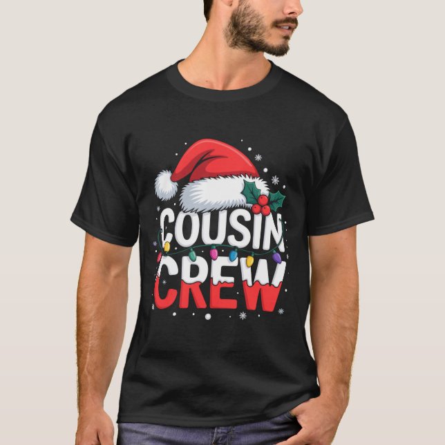 Camiseta Cousin Crew Christmas Reindeer Antlers Hat Lights  (Frente)