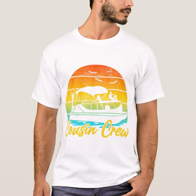 Camiseta Cousin Crew Pontoon Boat Summer Retro Sunset Lake (Frente)