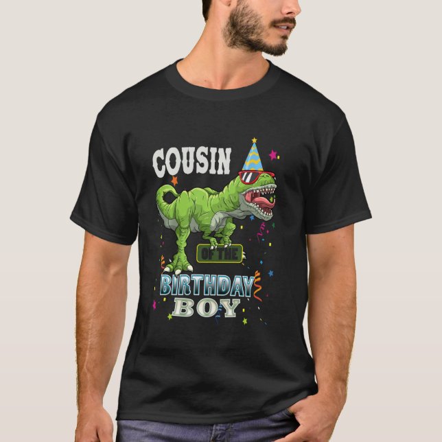 Camiseta Cousin Dinosaur Engraçado Aplicativo da Família Bi (Frente)