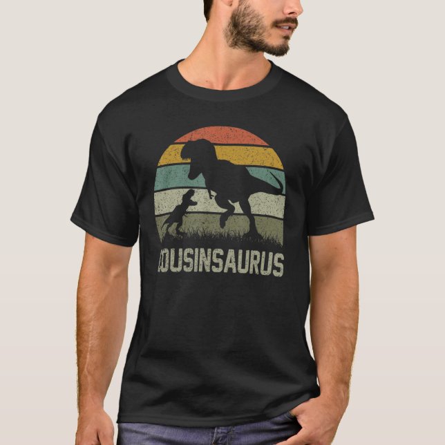 Camiseta Cousin Saurus T Rex Dinosaur Cousinsaurus Família  (Frente)