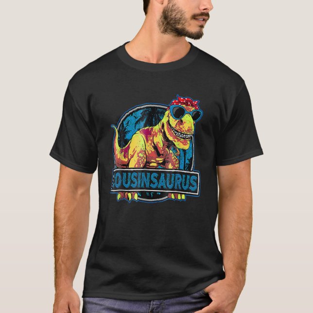 Camiseta Cousinsaurus T Rex Dinossaur Cousinsaurus Mães (Frente)