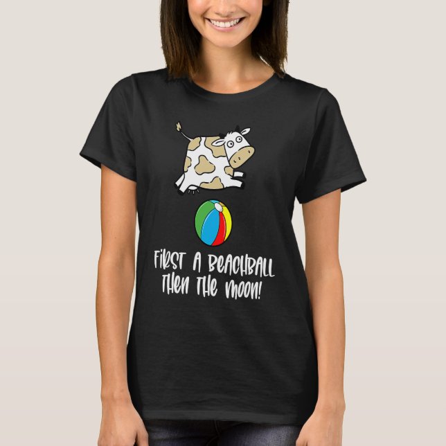 Camiseta Cow First A Beach Ball Then The Moon Farm Graphic (Frente)