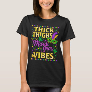 Camiseta Coxas Grossas Vibes de Mardi Gras Máscara Fleur De