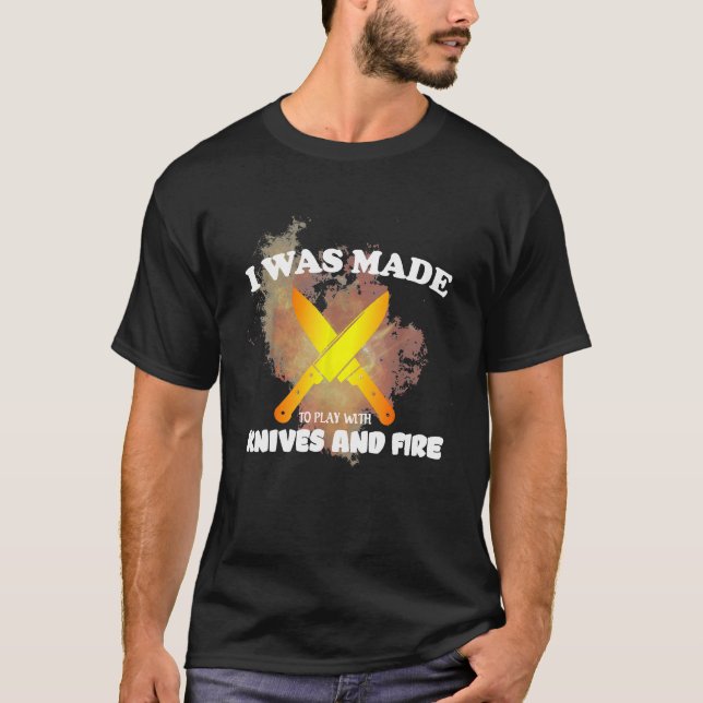 Camiseta Cozinhar Que Fui Feito Para Brincar Com Facas E Fo (Frente)