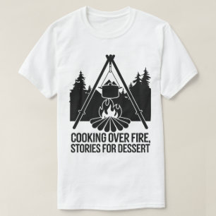 Camiseta Cozinhar Russo De Campfire Sob Pine Forest Night