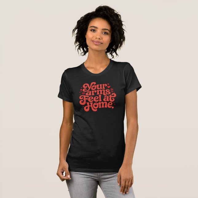 Camiseta Cozy In Your Arms Cute Romantic Typography Gift  (Frente Completa)