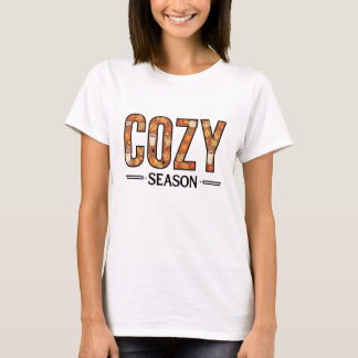 Camiseta Cozy Season Fall Autumn Comfort & Style