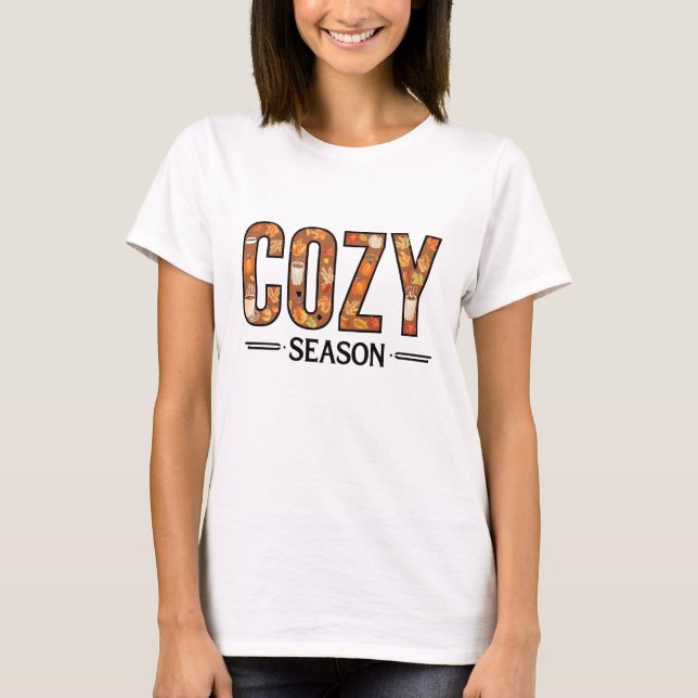 Camiseta Cozy Season Fall Autumn Comfort & Style (Frente)