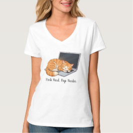 Camiseta Cozy Tabby on Laptop