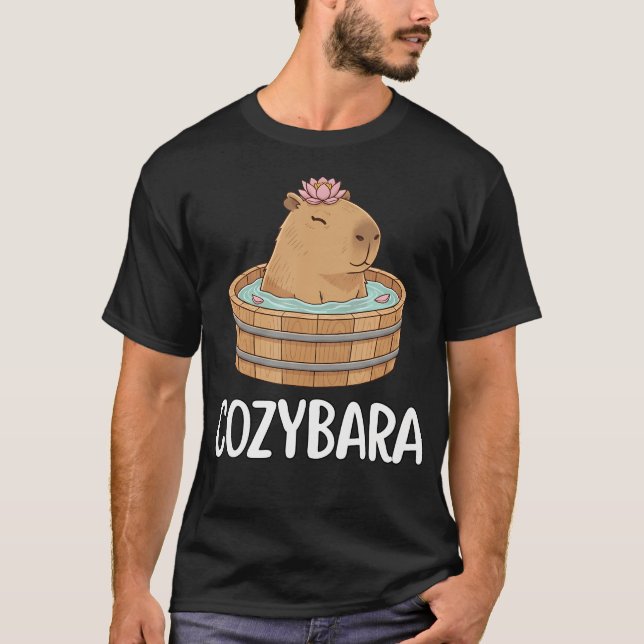 Camiseta Cozybara Capivara Fofa Relaxando (Frente)
