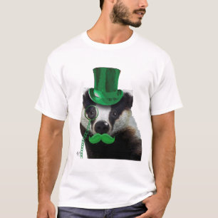 Camiseta Crachá com chapéu verde e bigode
