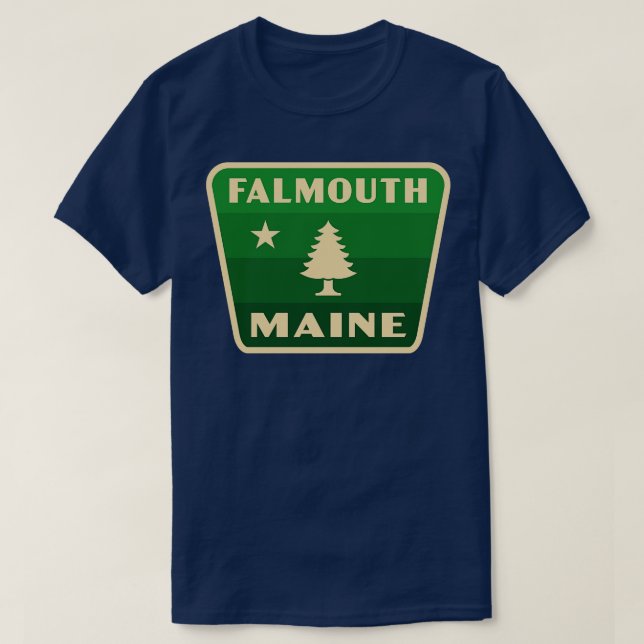 Camiseta Crachá de Árvore de Pinheiro Retro Falmouth Maine  (Frente do Design)