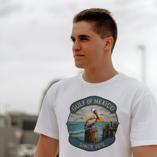 Camiseta Crachá do Patrimônio do Golfo do México (Gulf of Mexico Heritage Badge style white t-shirt. )