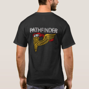 Camiseta Crachá Pathfinder - Texto do "Pathfinder"