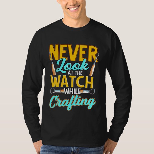 Camiseta Crafter Never Look At Watch While Crafting  1 (Frente)