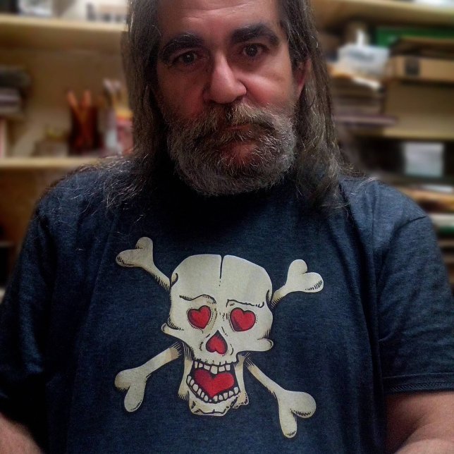 Camiseta Crânio com Camisa-Coração (Criador carregado)