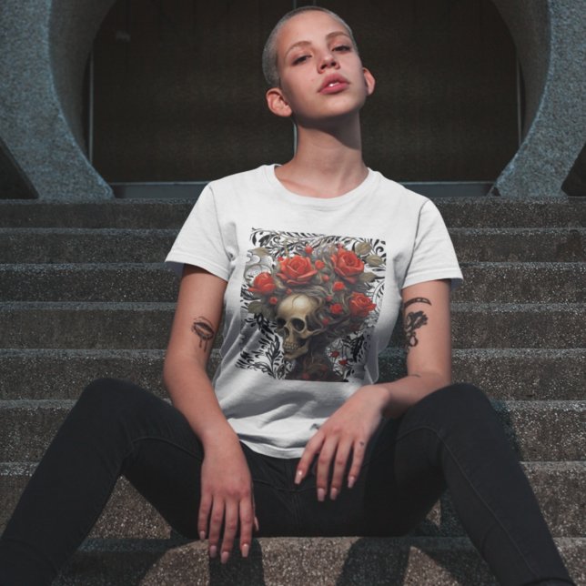 Camiseta Crânio Com Rosas De Cabelo Selvagem Em Folhas De V (Criador carregado)