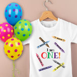 Camiseta Crayon First Birthday Kids Name Party<br><div class="desc">Eu sou UM! rodeado de lápis coloridas,  ilustradas,  com o nome do garoto de aniversário em cada lápis. Perfeito para o dia da festa! Veja as outras peças desta coleção divertida.</div>