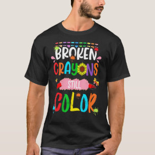 Camiseta Crayons Quebrados Ainda Coloridos Felizes Primeiro