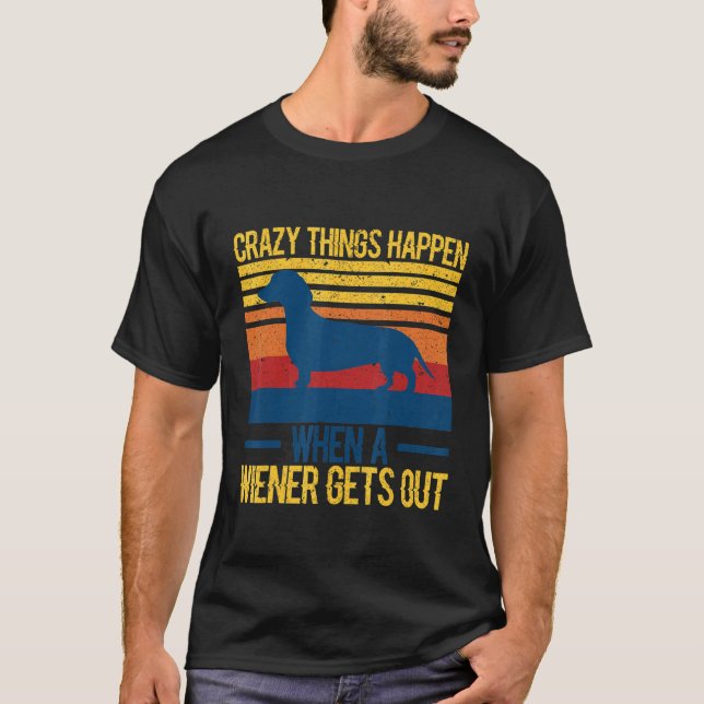 Camiseta Crazy things happen when a wiener gets out 1 (Frente)