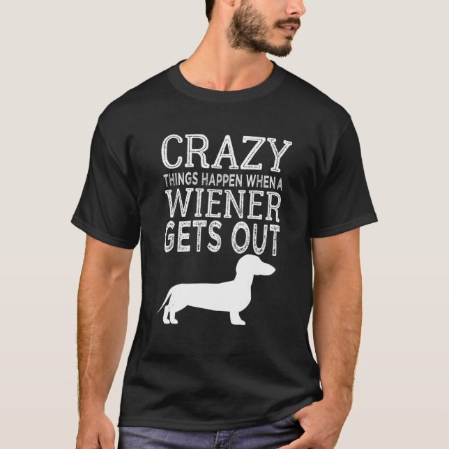 Camiseta Crazy Things Happen When A Wiener Gets Out Dachshu (Frente)