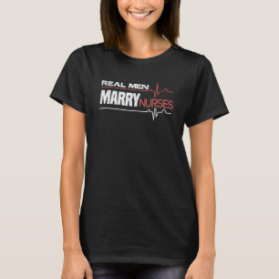 Camiseta Creative Design Co. Homens de Verdade Casam com En