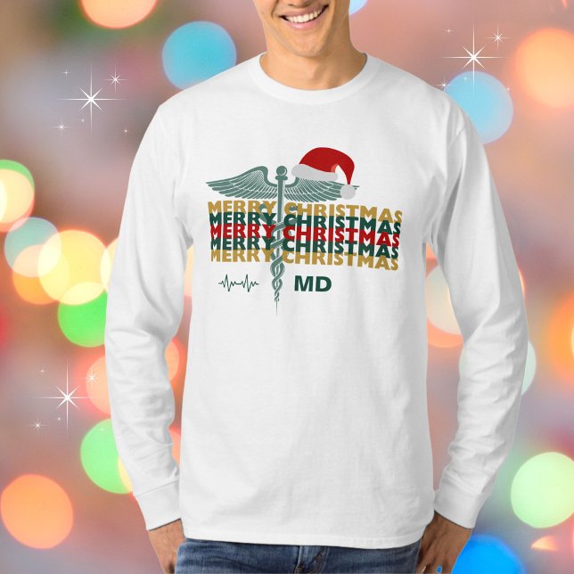 Camiseta Credenciais médicas profissionais Feliz Natal (Available in multiple apparel types, colors and sizes. Merry Christmas!)