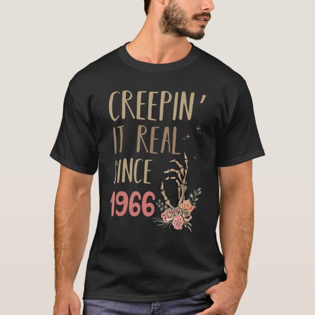 Camiseta Creepin It Real Since 1966 Spooky Halloween Retro  (Frente)