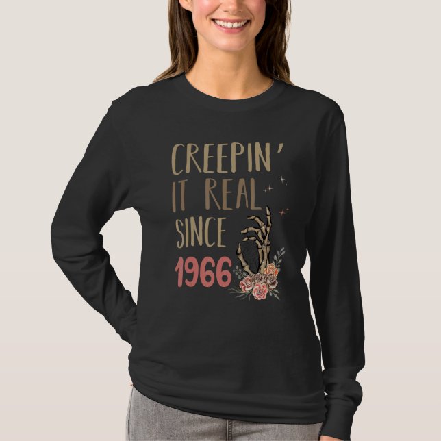 Camiseta Creepin It Real Since 1966 Spooky Halloween Retro  (Frente)