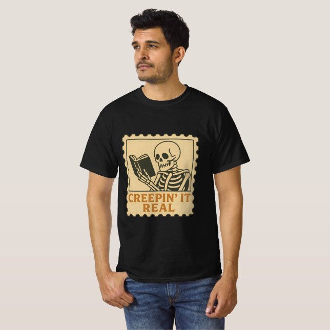 Camiseta Creepto Real - Skeleton Book Lover Halloween (Frente Completa)