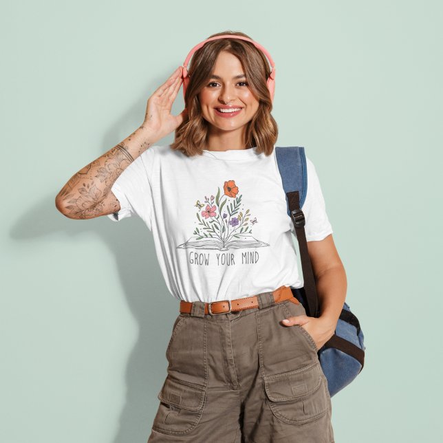Camiseta Cresça a sua mente, Boho, flor selvagem e livro (Criador carregado)