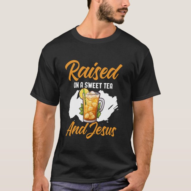 Camiseta Criado com Chá Doce e Jesus Catholic Ice Tea Lov (Frente)