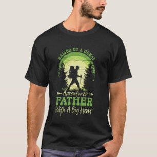 Camiseta Criado Por Um Grande Pai Aventureiro Com Uma Grand
