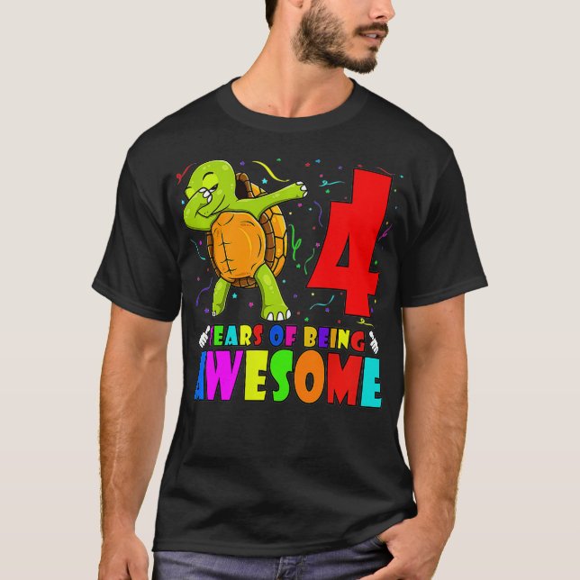 Camiseta Crianças 4º Festa de Aniversário Dabbing Turtle 4  (Frente)