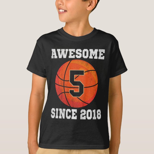 Camiseta Crianças 5 de Aniversário de Basquete com Mais de  (Frente)