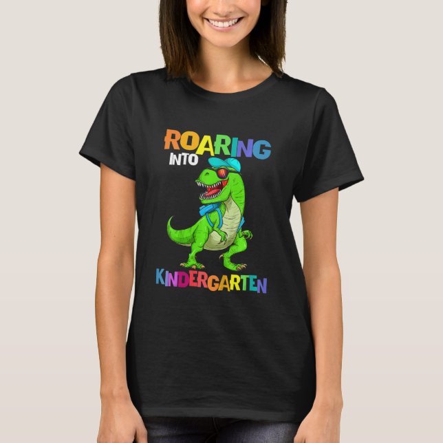 Camiseta Crianças Andando Para O Jardim De Infância Dinossa (Frente)