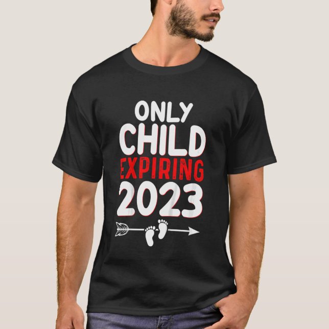 Camiseta Crianças Apenas Crianças Expirando 2023 Grande Irm (Frente)