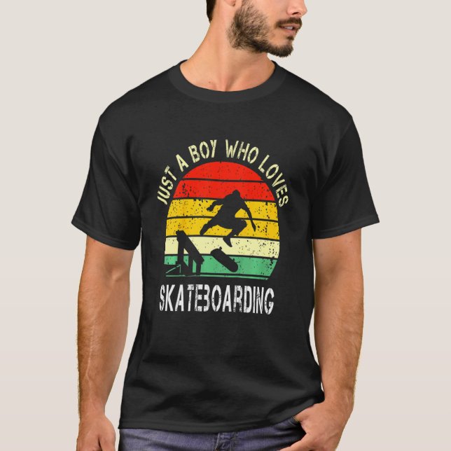 Camiseta Crianças Apenas Um Menino Que Adora O Skateboard V (Frente)