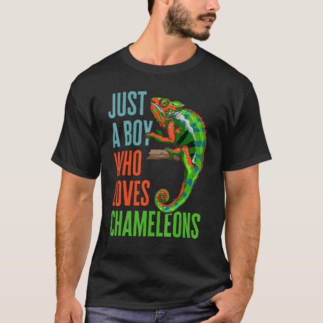 Camiseta Crianças Apenas Um Menino Que Ama Camaleões Reptil (Frente)
