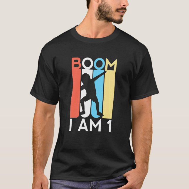 Camiseta Crianças Boom Eu tenho 1 aniversário de 1rua Dabbi (Frente)